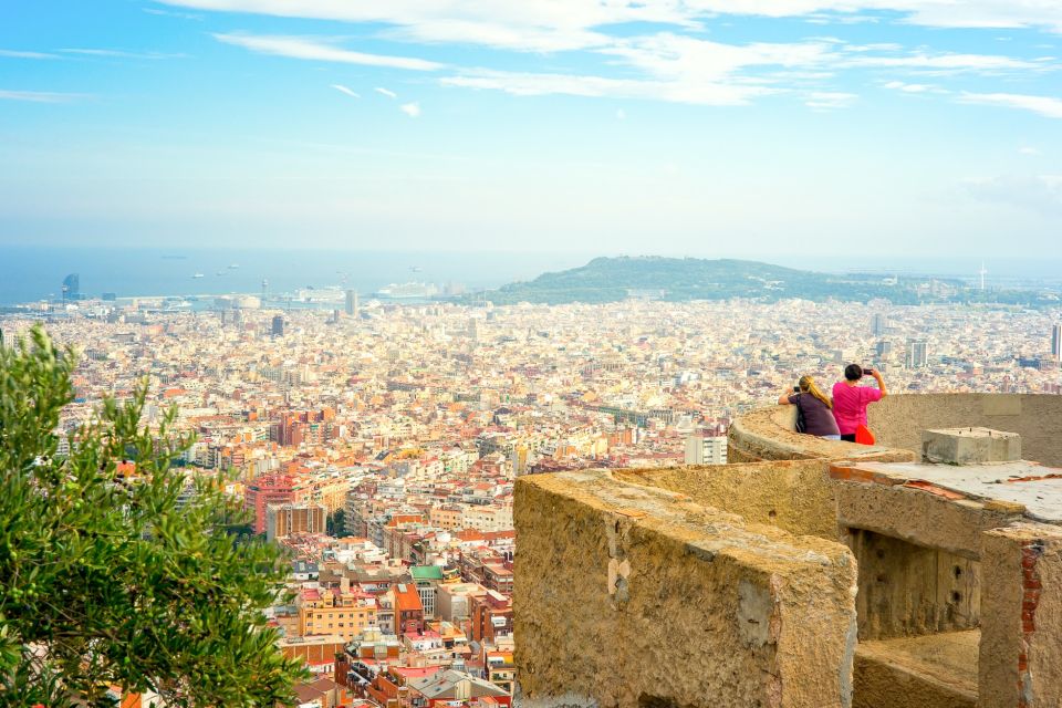 Barcelona: Instagram Tour of the Most Scenic Spots - Professional Photoshoot