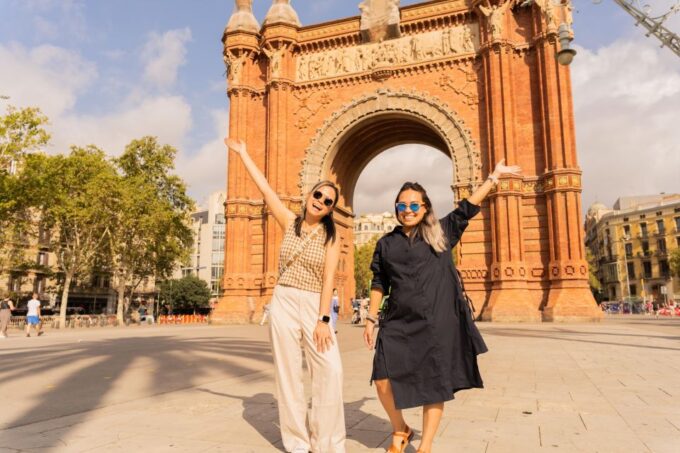 Barcelona: Private Photoshoot at Arc De Triomf - Meeting Location