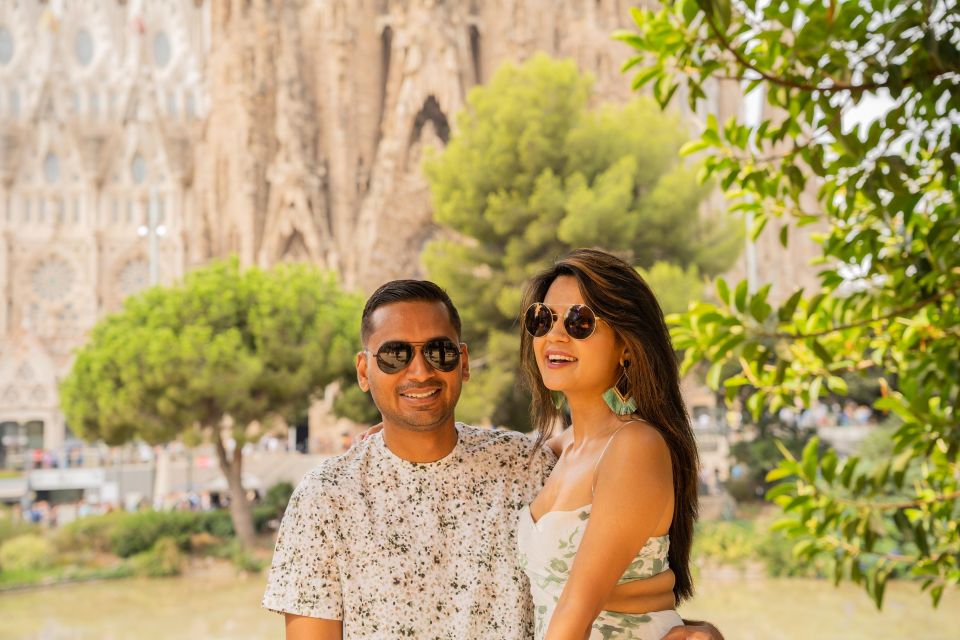 Barcelona: Private Photoshoot at Sagrada Familia - Iconic Landmark