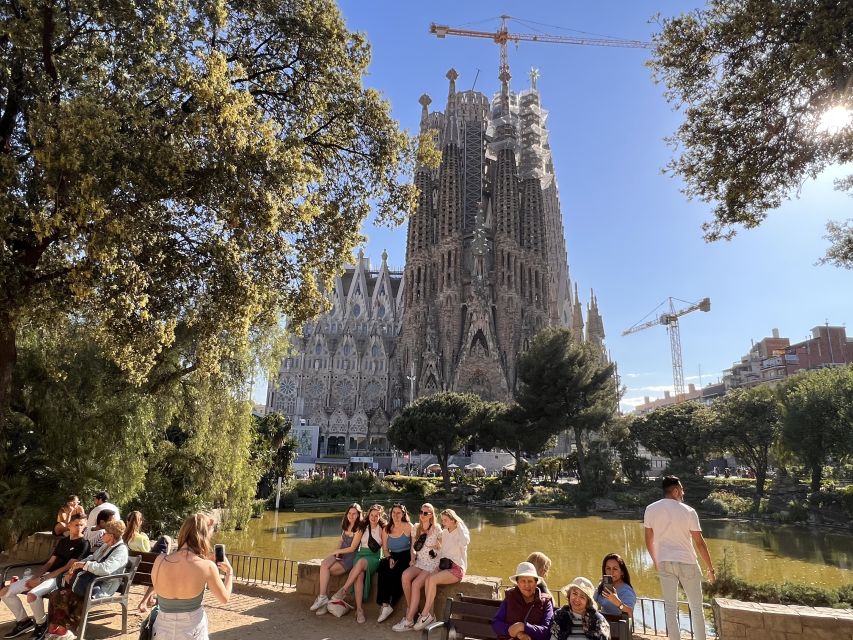 Barcelona: Sagrada Família and Gaudí Houses Tour - Important Information