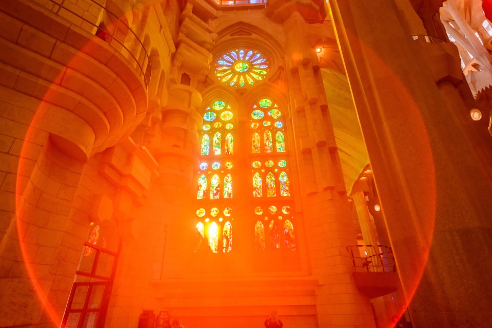 Barcelona: Sagrada Familia Fast-Track Guided Tour - Meeting Point and Start Time