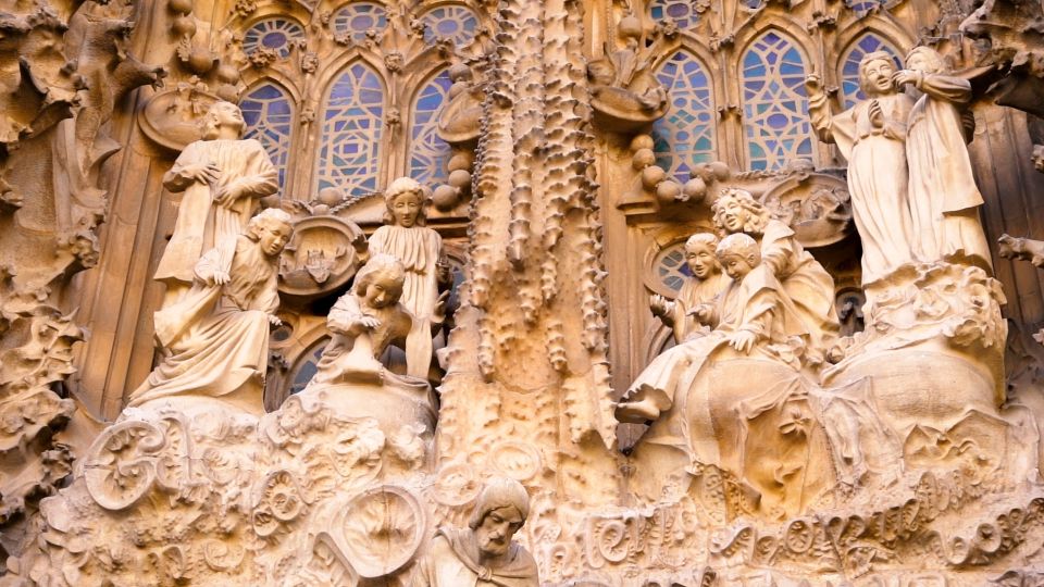 Barcelona: Sagrada Familia Skip-the-Line Guided Tour - Inclusions and Exclusions