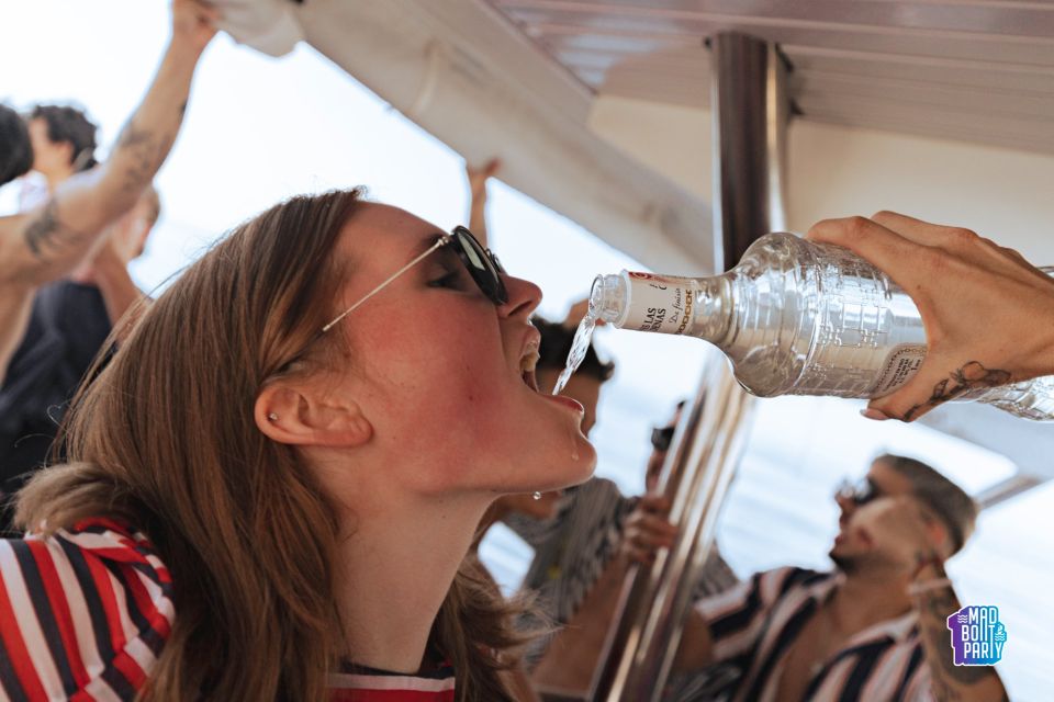 Benalmadena: Boat Party With a Drink - Dress Code and Behavior