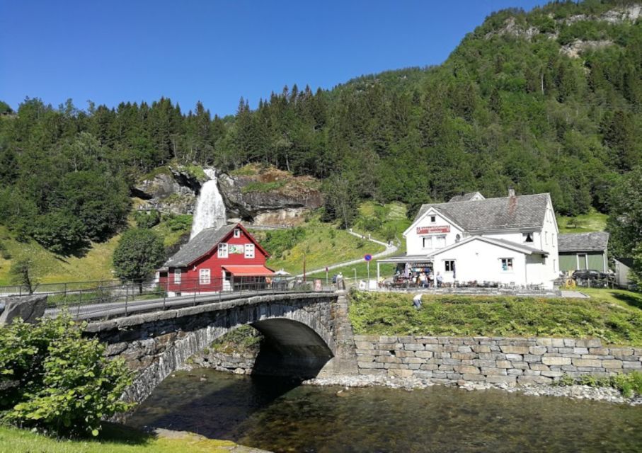 Bergen: Hardangerfjord, Voss Gondola, and 4 Great Waterfalls - Culinary Delights at Hangurstoppen