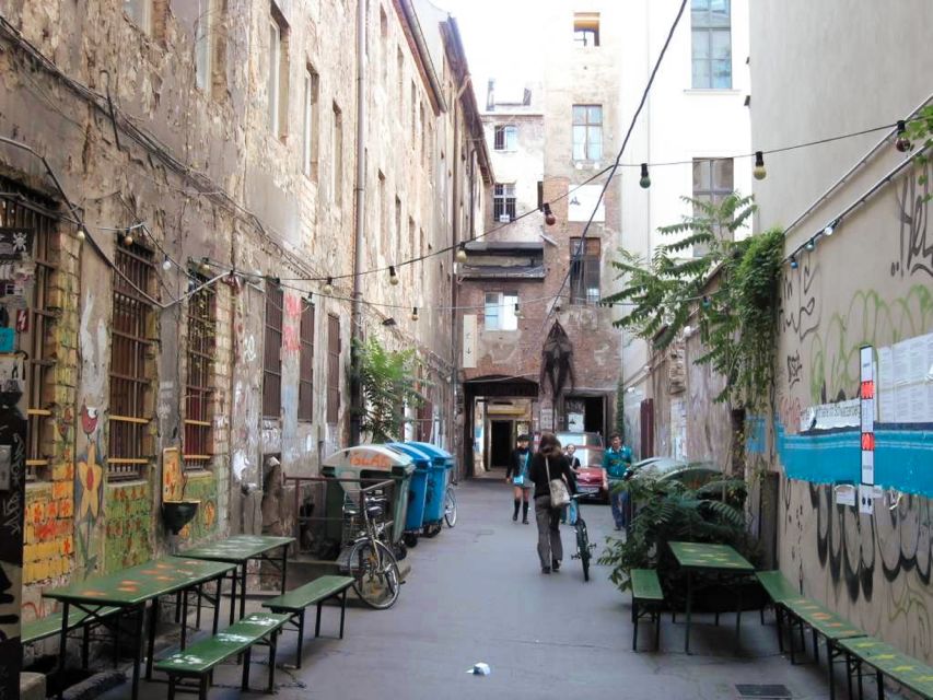 Berlin: Backyards of Berlin 2-Hour Tour - Discovering Hidden Courtyards