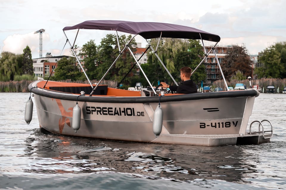 Berlin: Electric Boat Rental for Self-Driving 4 Hrs - Included Equipment