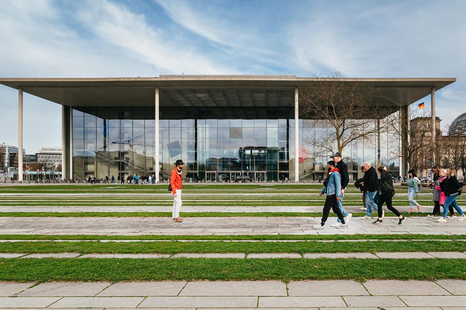 Berlin: Guided Walking Tour Around the Reichstag - Political Processes and Artwork