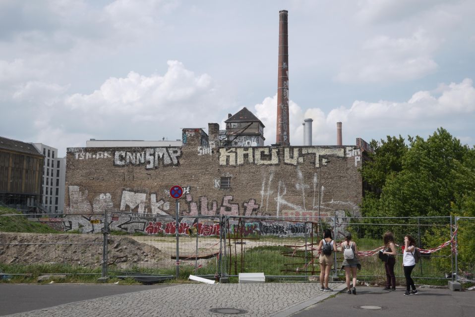 Berlin: History and Alternative Tracks With Local Guide - Meeting Point and Logistics