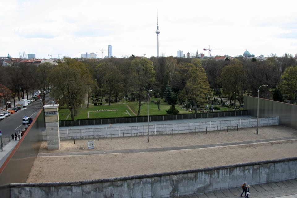 Berlin: Private Guided Tour With a Local Historian - Price and Duration