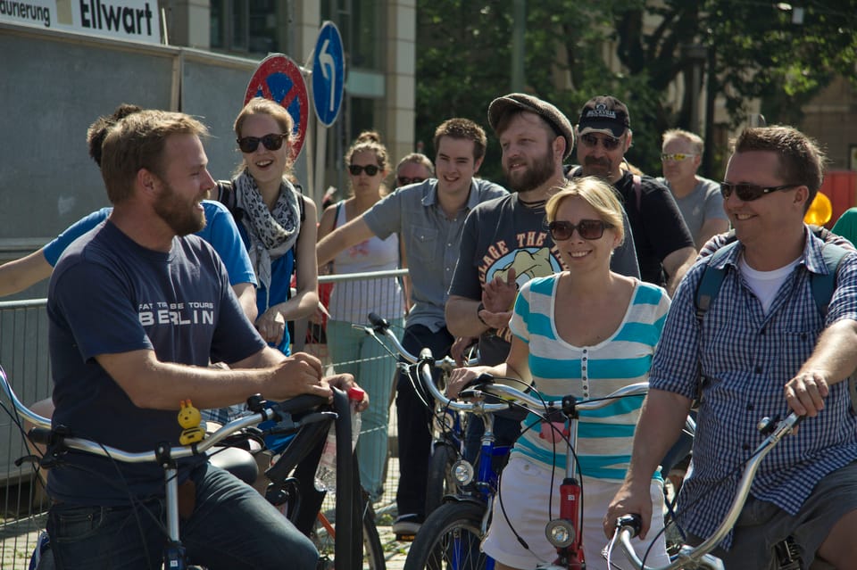 Berlin: Street Food Bike Tour - Neighborhood Exploration