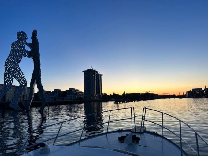 Berlin: Yacht Tour on the Lakes or City - Onboard Catering Delights