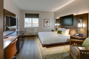 Best Western Plus Riata Hotel - Nearby Restaurants and Entertainment