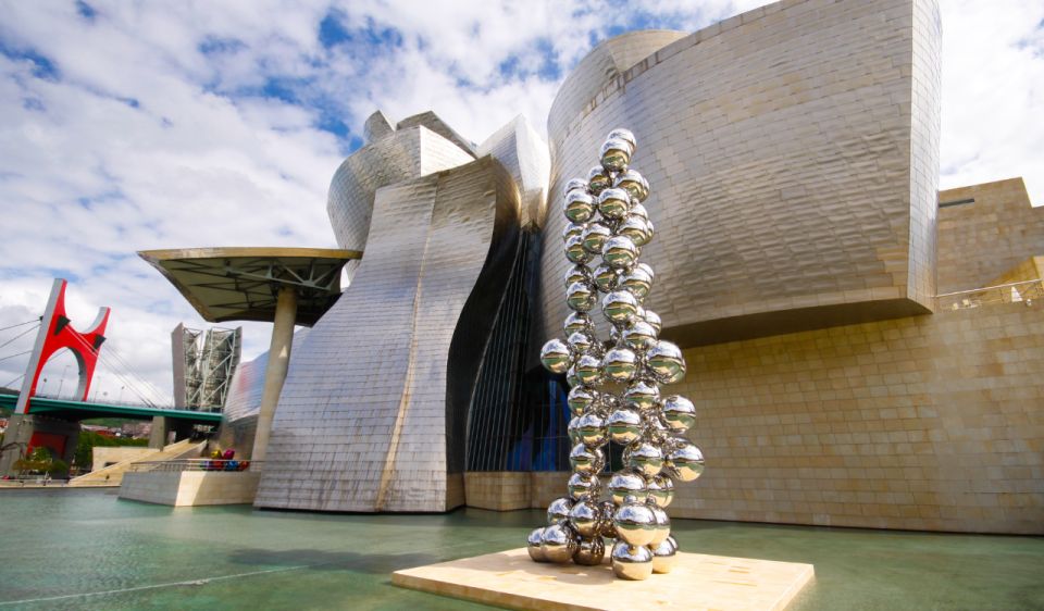 Bilbao Private Walking Tour: History, Guggenheim, Pintxos - Explore Historic Casco Viejo