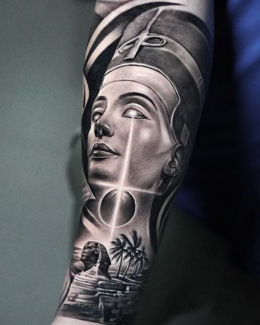 Black and Grey Realistic Tattoo With Daniel Muñoz - Studio Environment