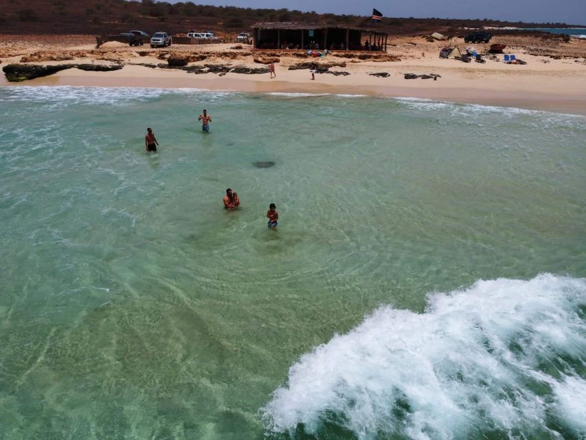 Boa Vista: Lobster Lunch at Santa Monica Beach - Booking and Payment Options