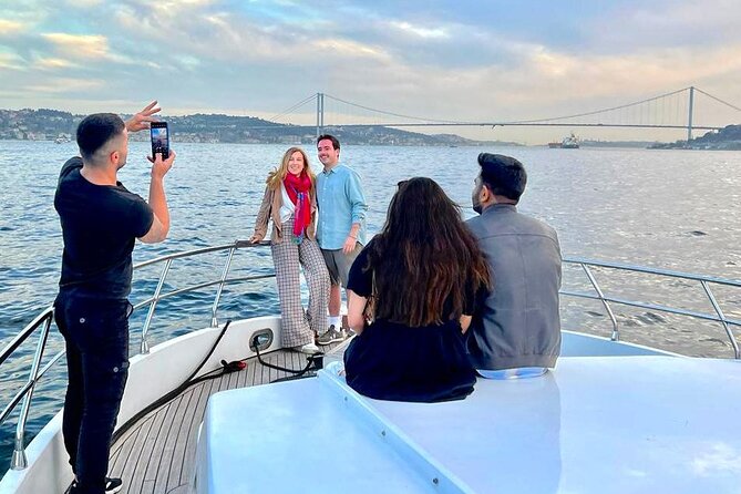 Bosphorus Guided Luxury Yacht Cruise With Live Guide (90 Minutes) - Onboard Refreshments