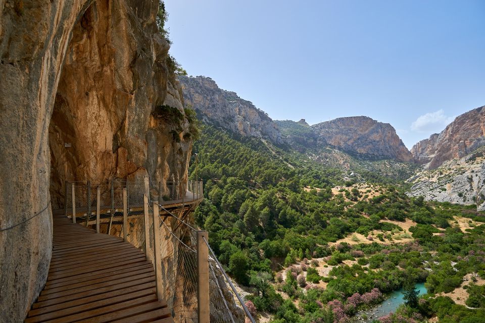 Caminito Del Rey: Guided Tour With 1 Drink and Shuttle Bus - Inclusions and Exclusions