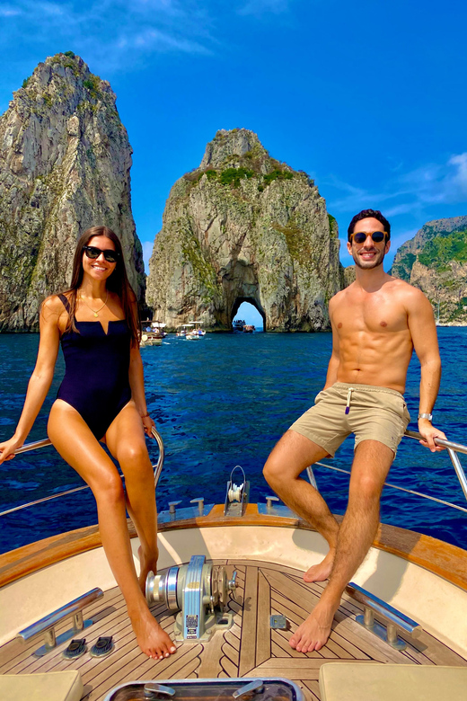 Capri: 2-Hour Boat Tour of the Caves and Stacks - Customer Feedback and Ratings