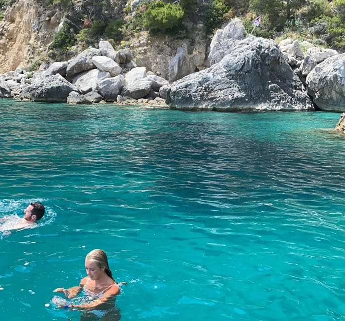 Capri: Small Group Boat Tour With Limoncello and Snacks - Exploring Capris Turquoise Waters