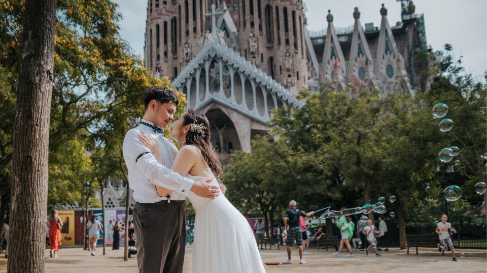 Capture Your Love Story in Sagrada Familia Barcelona - Meeting Point and Transportation