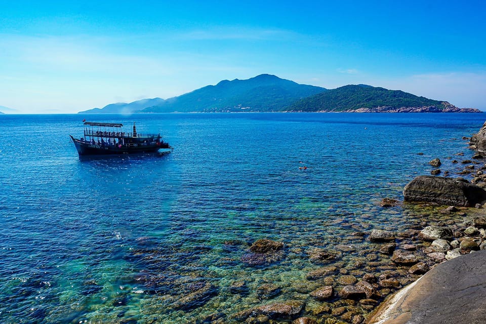 Cham Island and Snorkeling Tour - Seafood Lunch