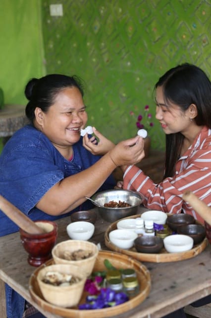 Chiang Mai : Making Herbal Ball And Inhaler - Therapeutic Herb Blending