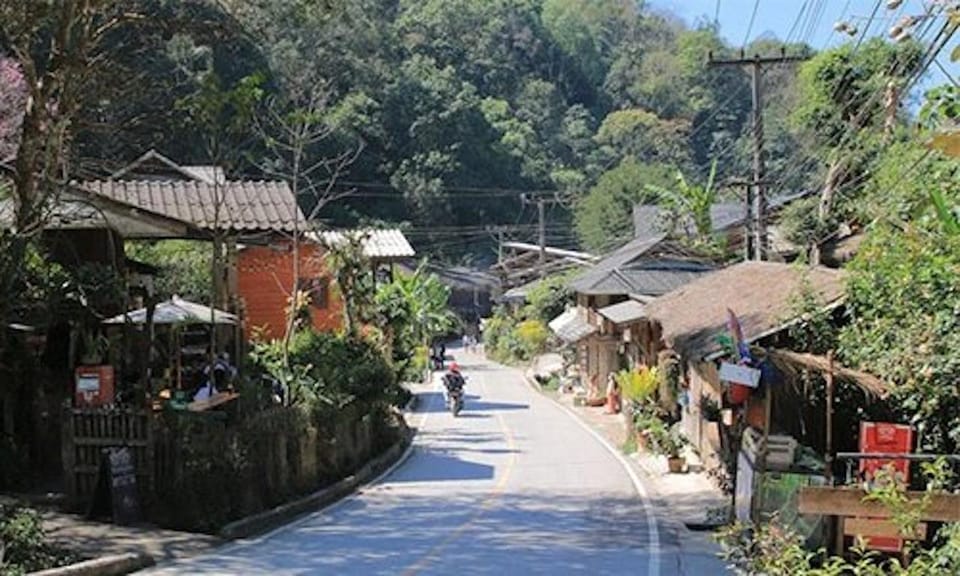 Chiang Mai: Minivan Rental With Driver to Doi Mae Kam Pong - Mae Kampong Tea Plantation