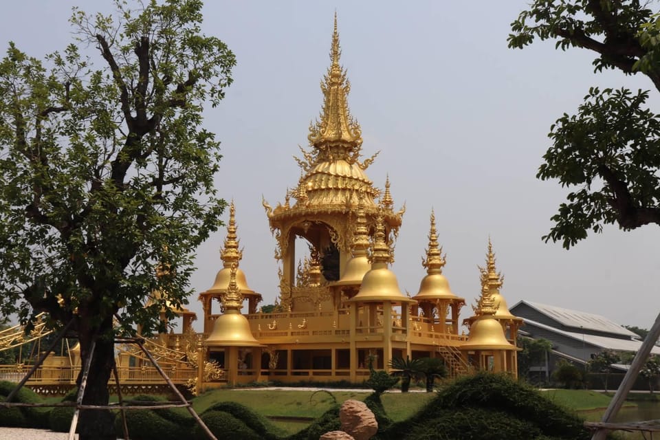 Chiang Rai White & Blue Temple, Black Museum, Lalitta Cafe - Communication During Tour