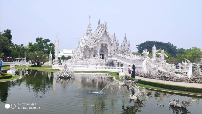 Chiang Rai : White & Blue Temples and Emerald Bhudda Story. - Language Support