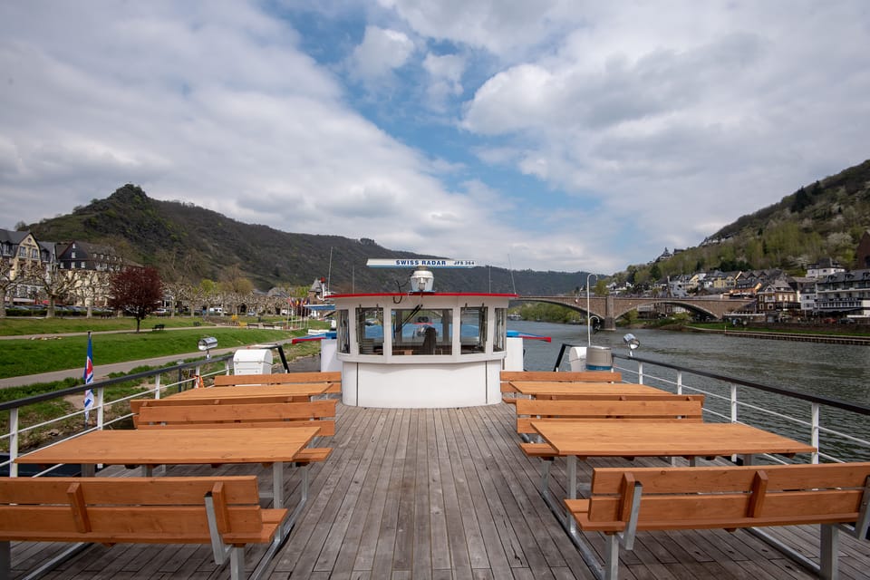 Cochem: Panoramic Cruise on the Moselle River - Onboard Amenities and Atmosphere