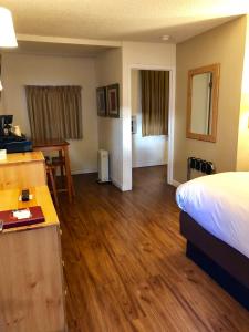 Cold Creek Inn - Booking Information