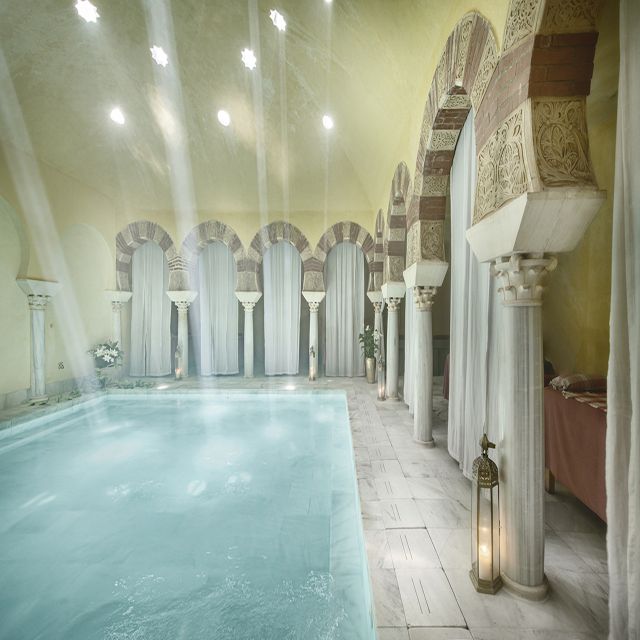 Córdoba: Hammam Al Ándalus Entry Ticket With Optional Massage - Group Size Availability