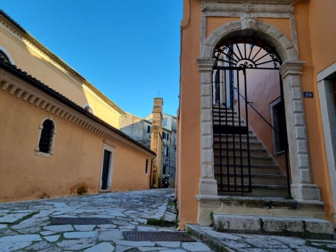 Corfu: Historic Buildings and Great Personalities Tour - Exploring Corfus Old Town
