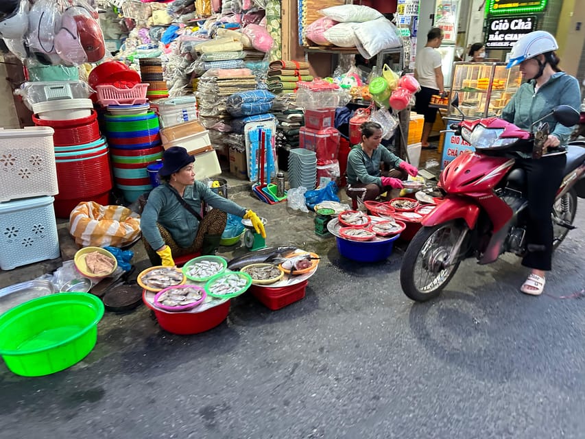 Da Nang: Street Food Evening Tour by Motorbike - Vibrant Night Scene