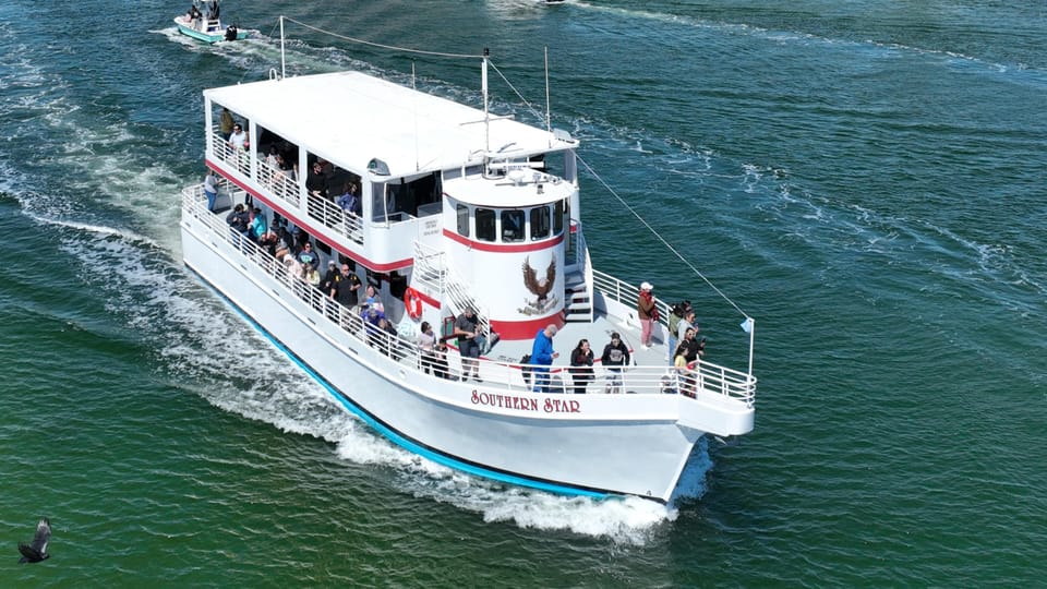 Destin: Sunset Dolphin Cruise - Onboard Amenities