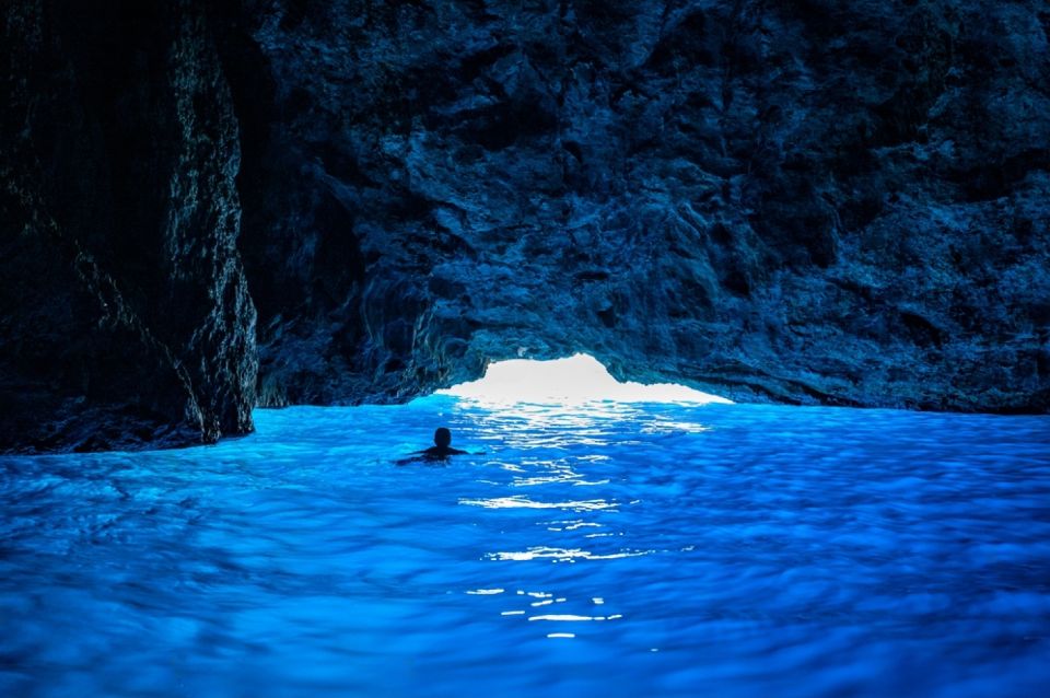 Dubrovnik: Blue & Green Caves Private Boat Tour With Drinks - Tour Guide and Experience