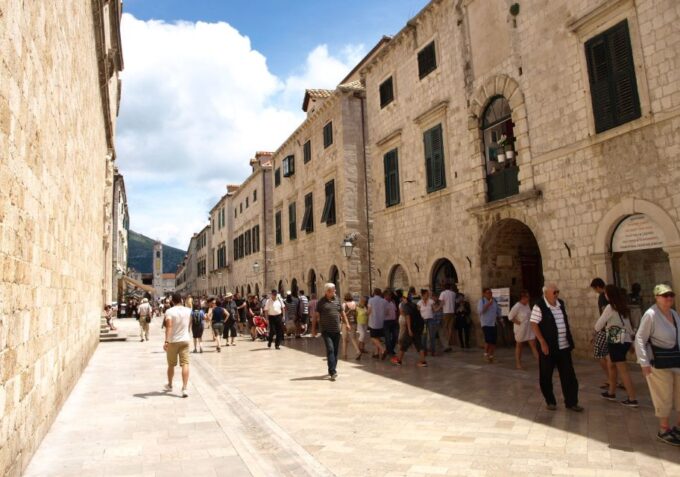 Dubrovnik: Old Town Walking Tour - Guide and Inclusions