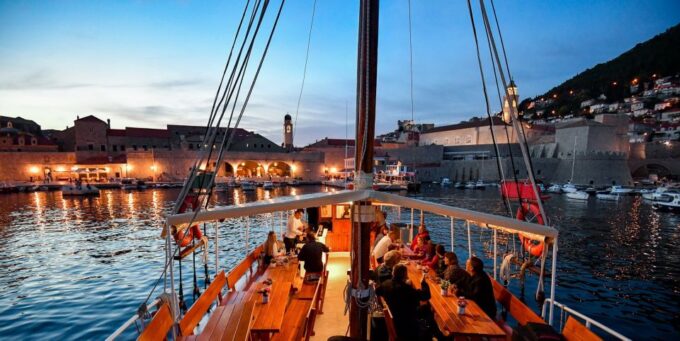 Dubrovnik: Sunset Dinner Cruise Around the Old Town - Stunning Sunset Views
