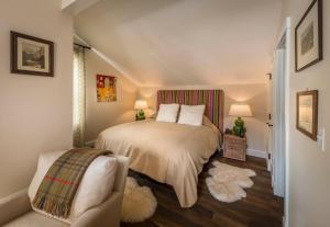 Dunton Town House Hotel - Booking Information