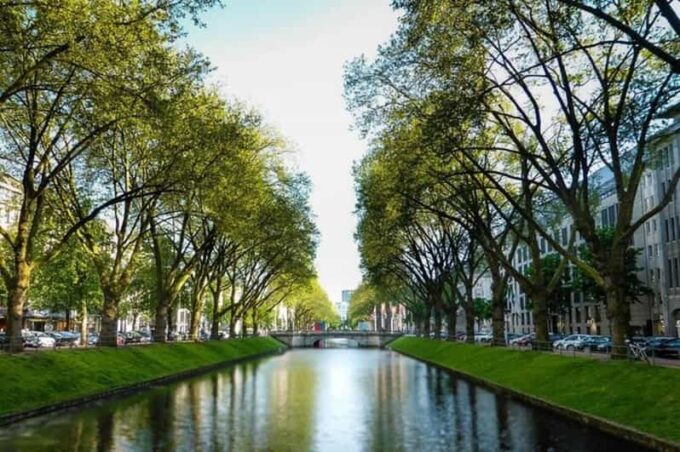 Dusseldorf : Highlights Walking Tour With a Guide - Exploring Altstadt