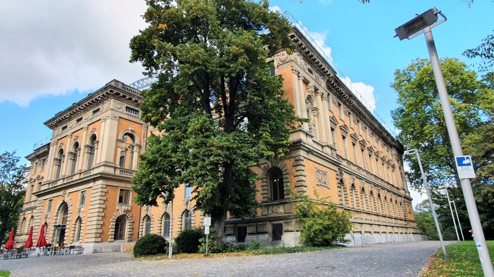 Düsseldorf: Self-Guided Walk Along River Düsseldorf to Old Town - Frequently Asked Questions