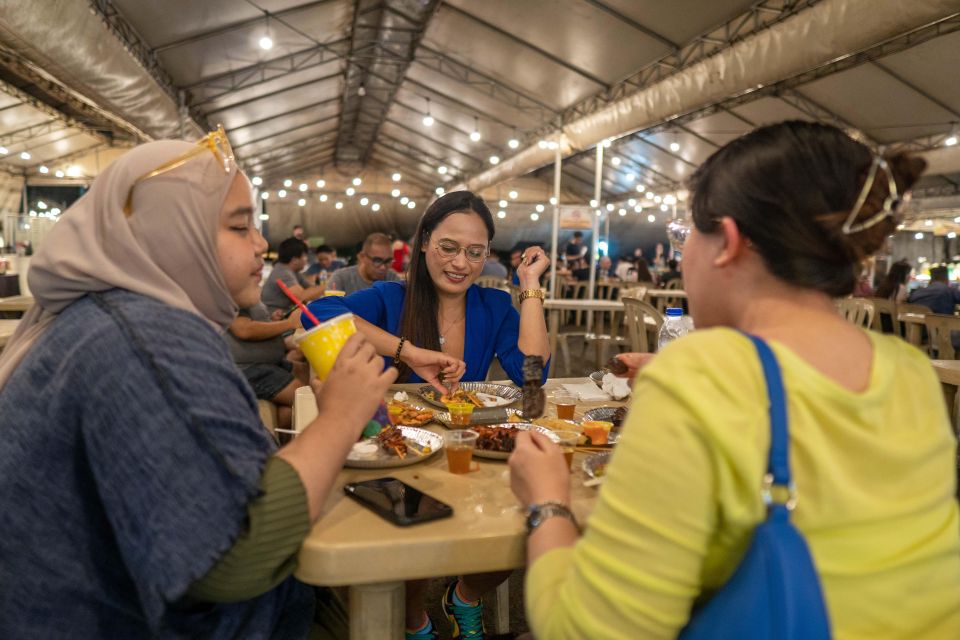 ⭐ Makati Filipino Street Food With Venus ⭐ - Meeting Point