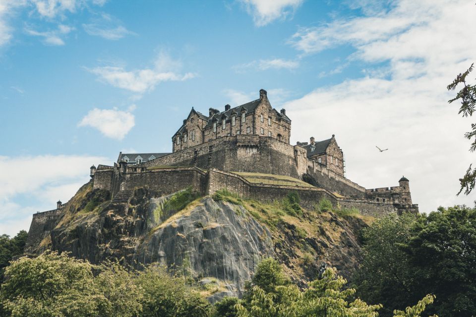 Edinburgh: Become a Highlander for a Day Walking Tour - Meeting Details