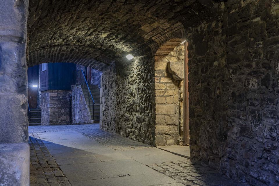 Edinburgh: Dark Secrets of the Old Town Ghost Walking Tour - Customer Reviews and Ratings