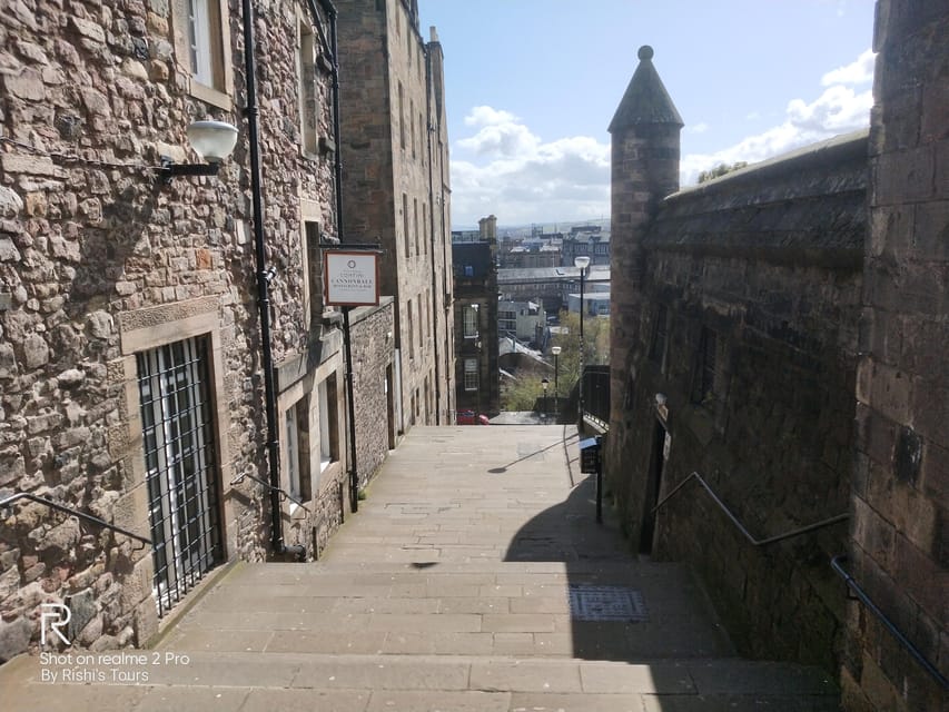 Edinburgh: Old Town Highlights Walking Tour - Travel Tips for Visitors