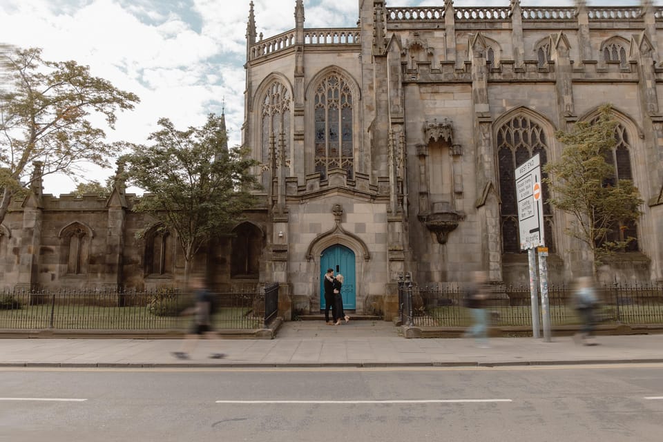 Edinburgh: Scenic Photo Walk With Professional Photographer - Booking Your Session