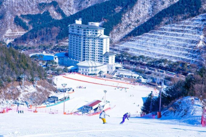 Elysian Ski Day Tour (Clothing+Ski Gear+Basic Lessons) - Clothing and Ski Gear Rentals