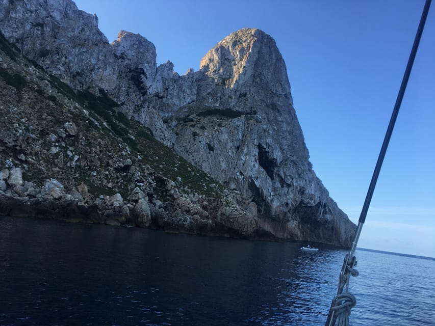 EXCURSION IN PRIVATE BOAT TO ES VEDRA & BEST CAVES OF IBIZA - Booking and Cancellation