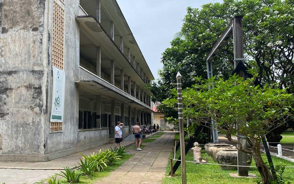 Five Top Killing Field, Toul Sleng, Royal Palace, Wat Phnom - Exploring Wat Phnom