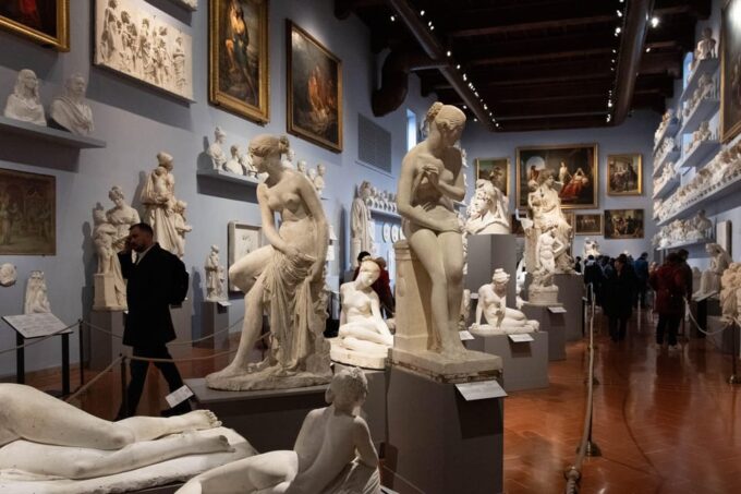 Florence: Accademia Small-Group Audioguide Tour & Live Guide - Accessibility